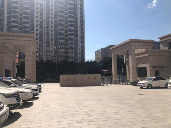 工作時不小心工傷骨折了應該找誰賠償？上海打工傷律師為您解答