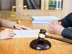 <b>黃浦區律師事務所：解析打60歲以上老人輕微傷的賠償問題</b>