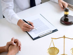 <b>普陀區律師視角：被起訴時法院是否會查銀行賬戶</b>